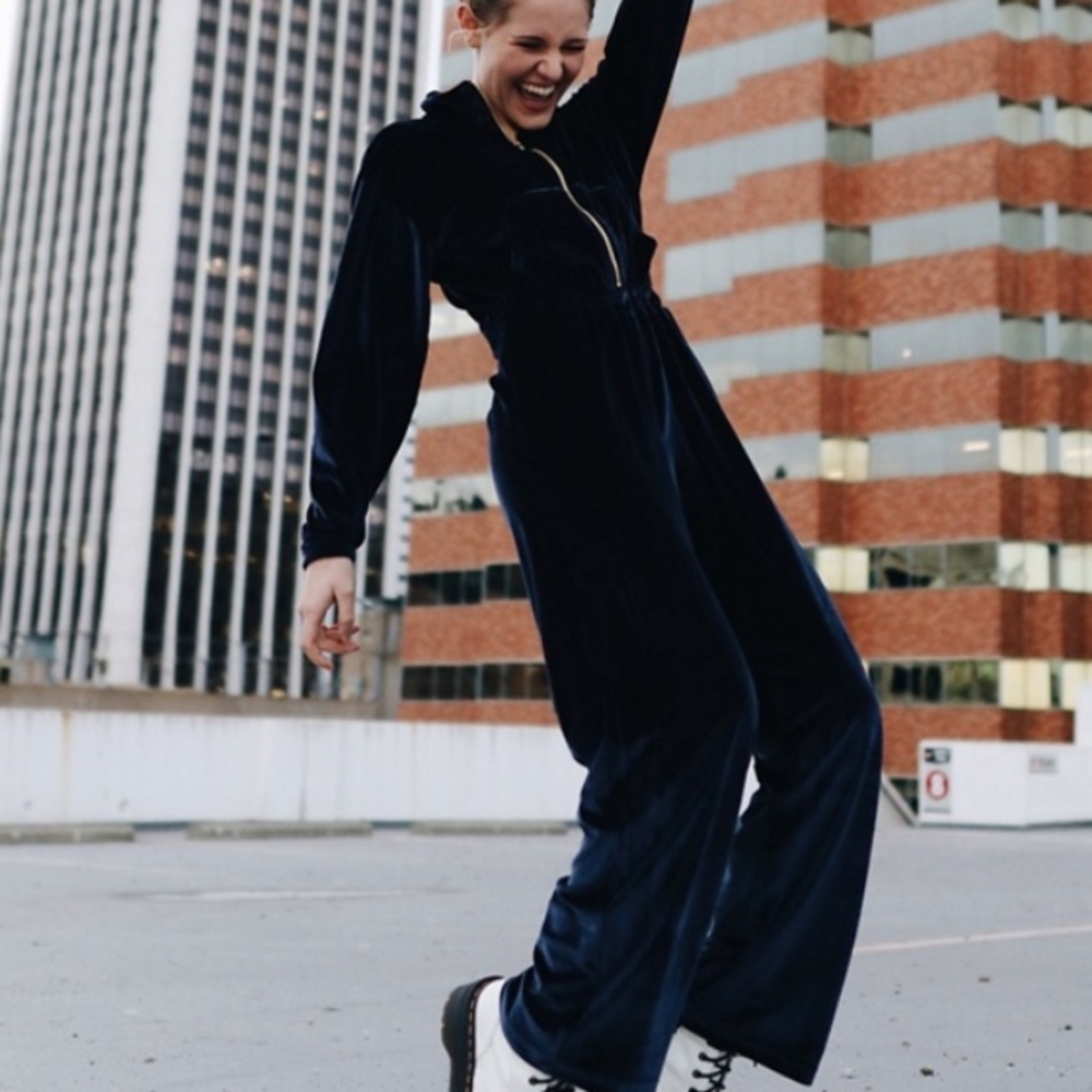 Fabletics Cozy Cord Zip Jumpsuit/Onesie in Black/Gold Hardware Ski energy.